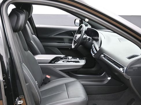 Used 2024 Cadillac Lyriq Luxury AWD/4WD image 37