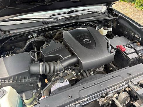 Used 2020 Toyota Tacoma SR AWD/4WD image 11