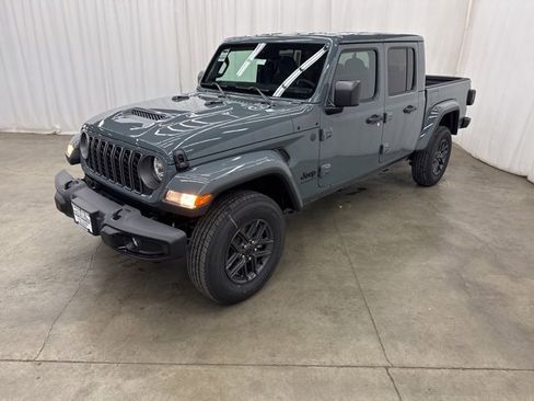 New 2025 Jeep Gladiator Sport image 3