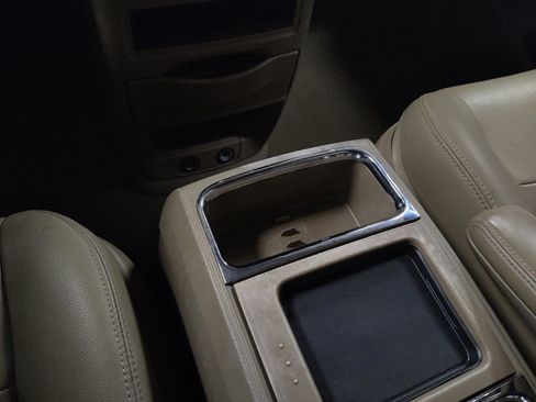 Used 2016 Chrysler Town & Country Touring image 26