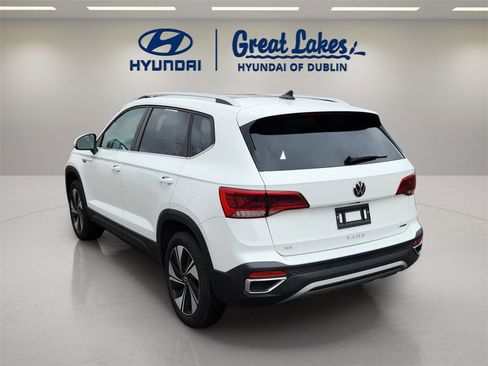 Used 2024 Volkswagen Taos SE w/ Panoramic Sunroof Package image 3