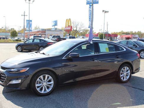 Used 2023 Chevrolet Malibu LT image 2