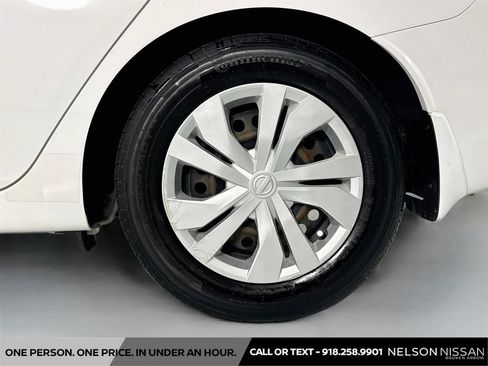 Used 2020 Nissan Versa S FWD image 28