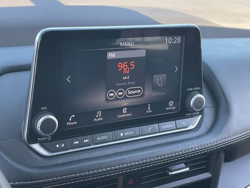 Used 2023 Nissan Rogue S image 25