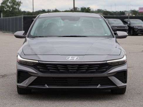 Used 2025 Hyundai Elantra SEL FWD image 2