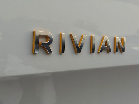 Used 2022 Rivian R1T Adventure image 17
