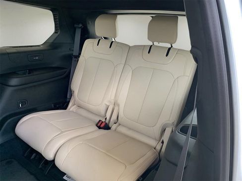 New 2025 Jeep Grand Cherokee L Limited w/ Luxury Tech Group II image 23