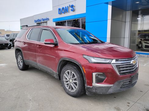 Used 2023 Chevrolet Traverse LT image 3