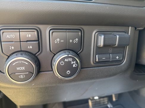 Used 2024 Chevrolet Tahoe High Country image 11