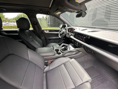 Certified 2024 Porsche Cayenne AWD/4WD image 42
