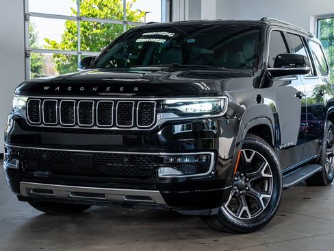 Used 2023 Jeep Wagoneer Series III w/ Preferred Equipment Group image 2