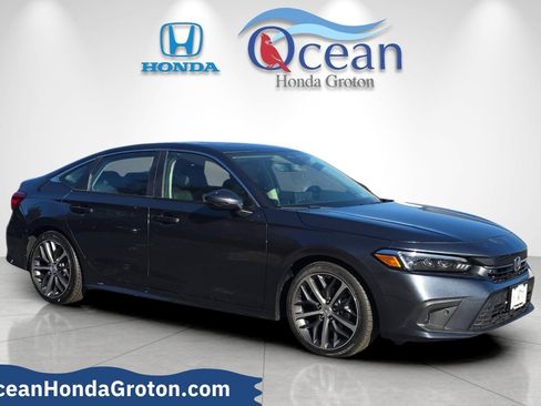 Used 2024 Honda Civic Touring image 3