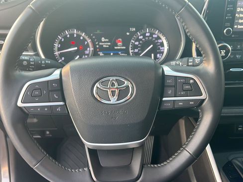 Used 2022 Toyota Highlander XLE image 21