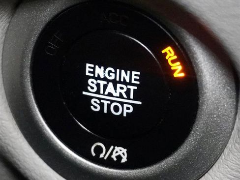 Used 2018 Chrysler Pacifica Touring-L image 25