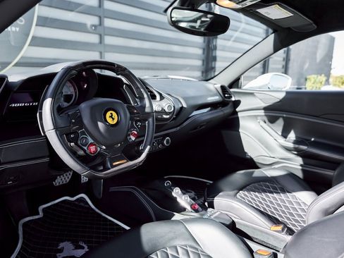 Used 2017 Ferrari 488 GTB image 2