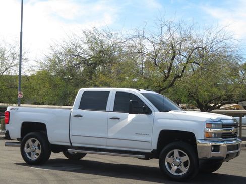 Used 2015 Chevrolet Silverado 2500 LT w/ LT Convenience Package image 4
