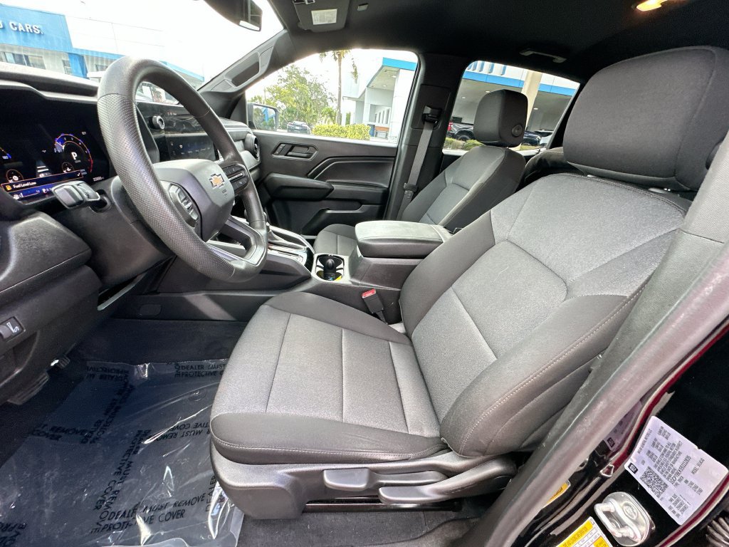 Used 2025 Chevrolet Colorado W/T w/ Advanced Trailering Package AWD/4WD image 19
