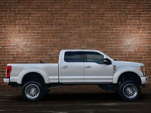 Used 2019 Ford F250 Platinum w/ Platinum Ultimate Package image 2