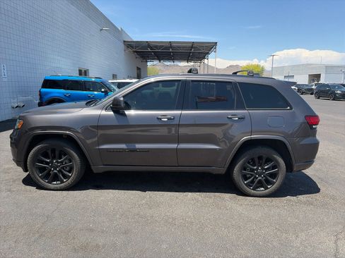 Used 2020 Jeep Grand Cherokee Altitude AWD/4WD image 2