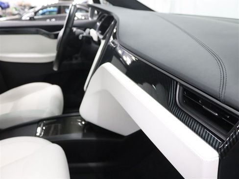 Used 2020 Tesla Model X Long Range AWD/4WD image 25