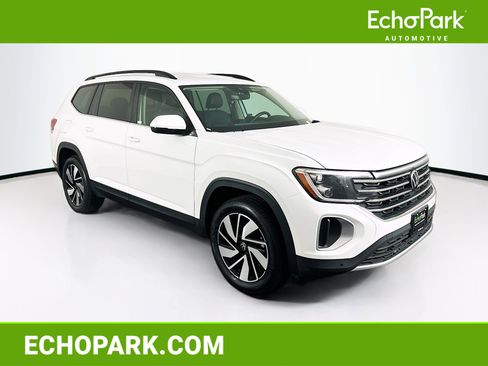 Used 2025 Volkswagen Atlas SE image 1