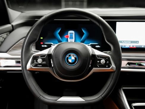 Used 2023 BMW i7 xDrive60 image 42