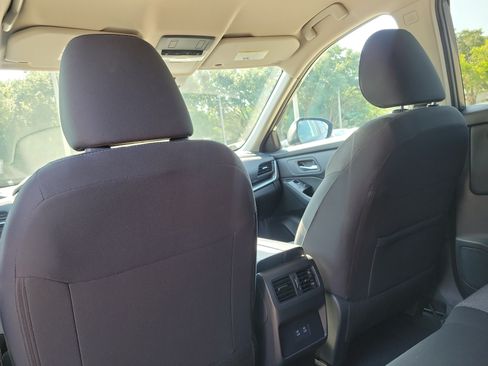 Certified 2025 Nissan Rogue SV FWD image 19