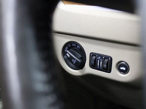 Used 2014 Chrysler 300 C w/ Beats Audio Group image 32