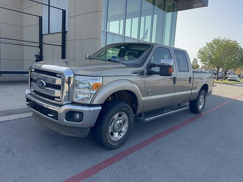Used 2011 Ford F250 XLT w/ XLT Premium Pkg AWD/4WD image 10