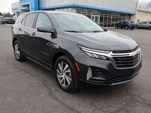 Used 2023 Chevrolet Equinox LT image 2