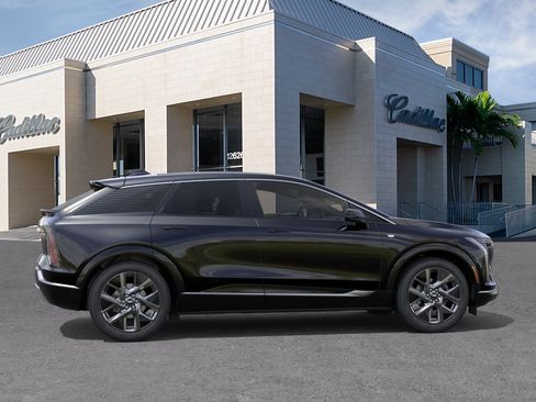 New 2026 Cadillac Optiq Luxury 2 w/ LPO, Floor Liner Package image 5