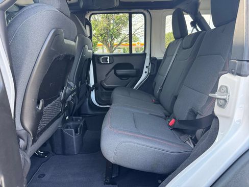 Used 2025 Jeep Wrangler Unlimited Rubicon AWD/4WD image 24