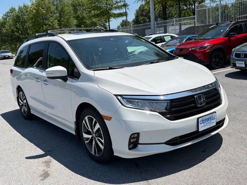Used 2023 Honda Odyssey Touring image 2