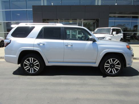 Used 2015 Toyota 4Runner Limited AWD/4WD image 12