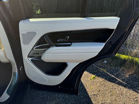 New 2025 Land Rover Range Rover SE image 19