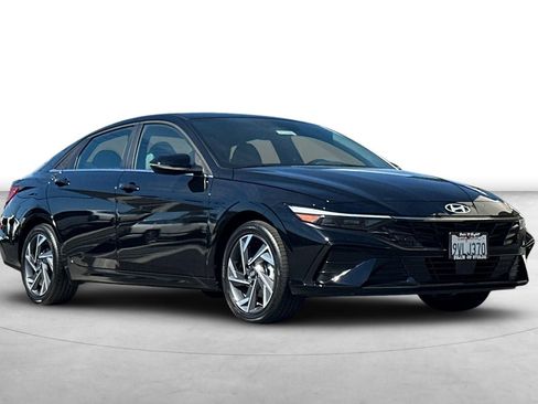 Certified 2025 Hyundai Elantra Limited image 11