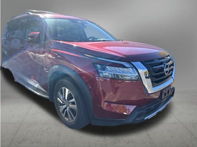 Used 2024 Nissan Pathfinder SL AWD/4WD image 3
