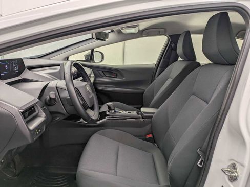 Used 2024 Toyota Prius LE FWD image 17