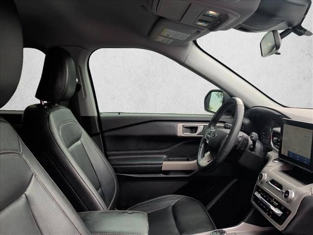 Used 2021 Ford Explorer XLT w/ Equipment Group 202A RWD image 30