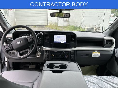 New 2025 Ford F550 4x4 Crew Cab image 16
