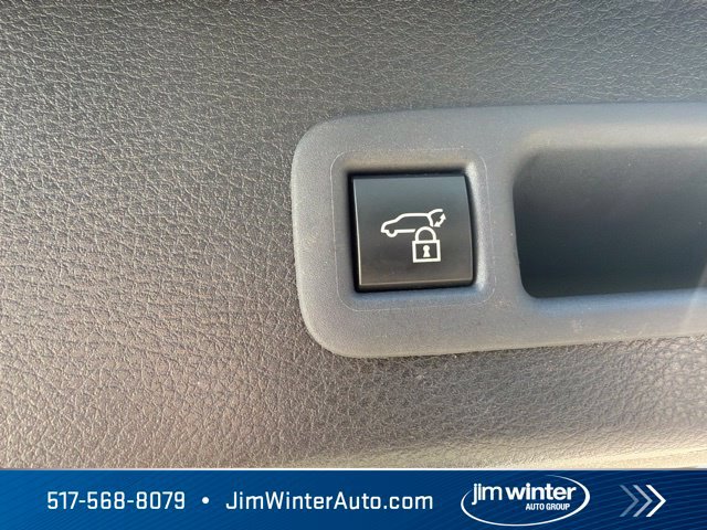 Used 2025 Toyota Sienna XLE FWD image 21