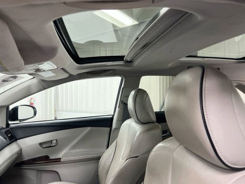 Used 2010 Toyota Venza FWD image 19