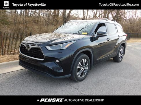 Used 2023 Toyota Highlander XLE image 1