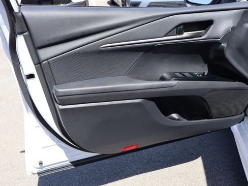 Used 2025 Toyota Camry SE FWD image 37