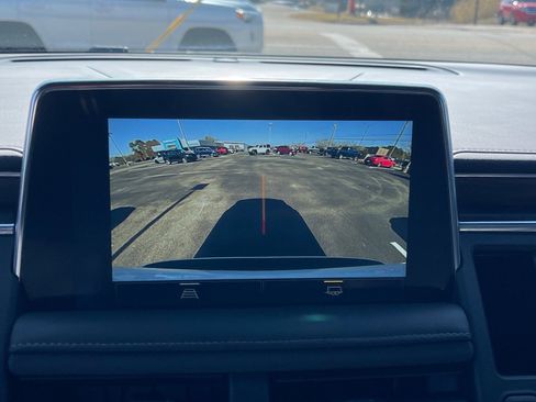 Used 2023 Chevrolet Suburban Z71 image 6