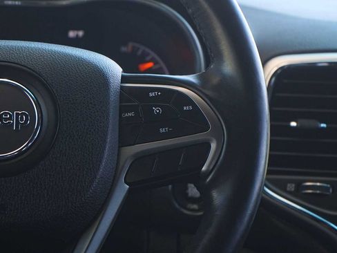 Used 2018 Jeep Grand Cherokee Laredo RWD image 18