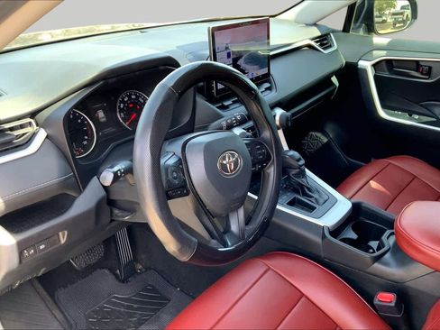Used 2020 Toyota RAV4 LE FWD image 18