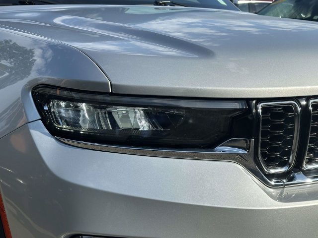 Certified 2024 Jeep Grand Cherokee Limited AWD/4WD image 9
