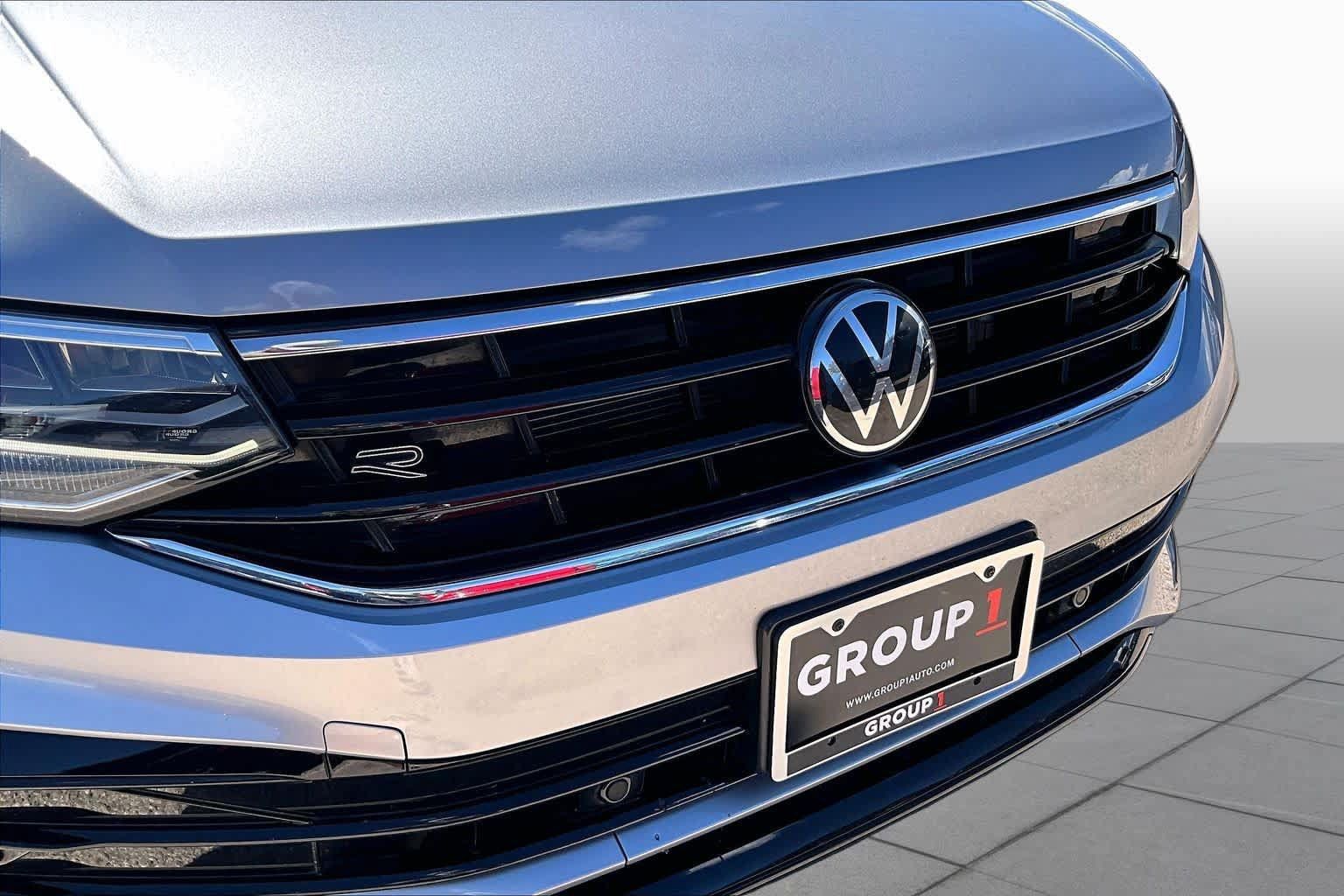 Used 2024 Volkswagen Tiguan SE R-Line FWD image 30