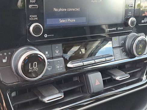 Certified 2020 Toyota Highlander XLE image 27